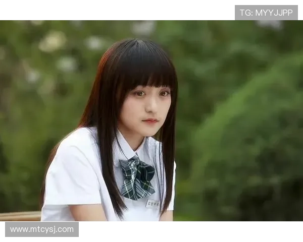 从“方茴”到百变女神：何泓姗的荧屏蜕变之路